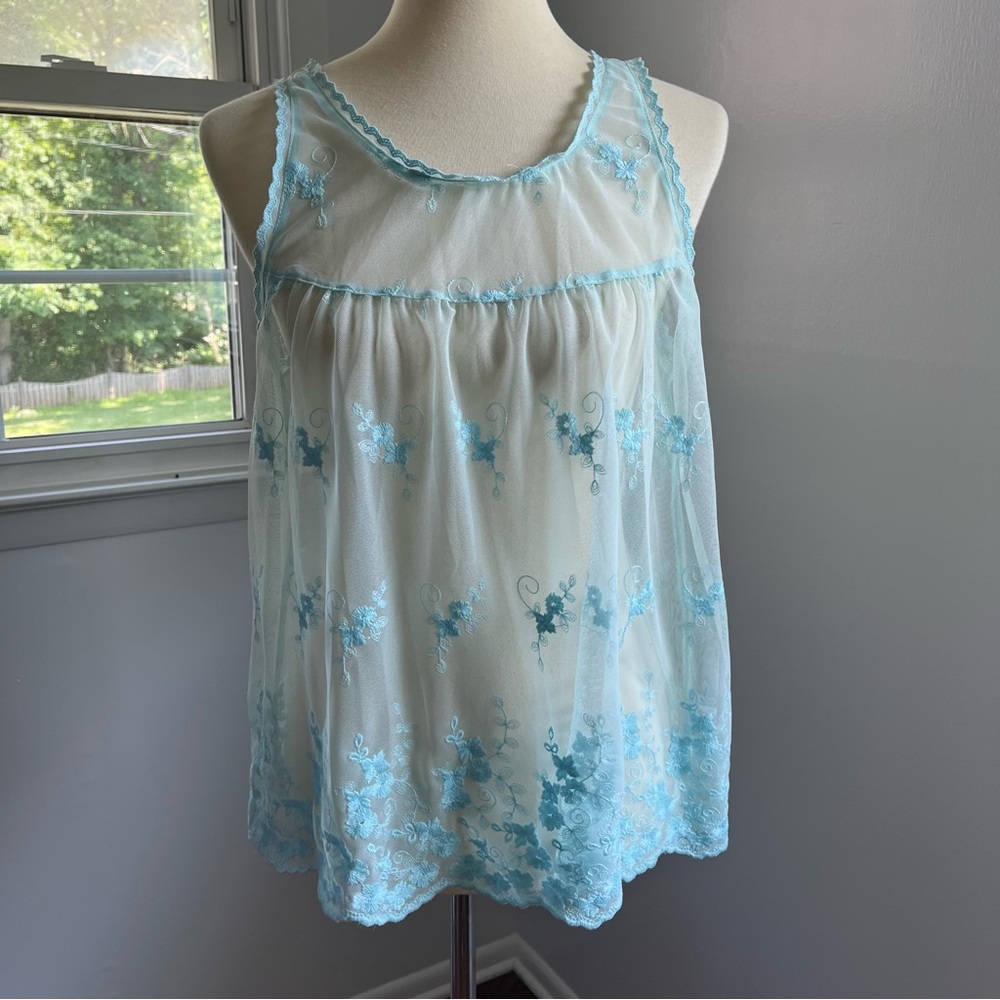 Poof Excellence White and Blue Smocked Sleeveless Blouse